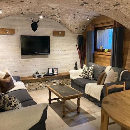 Two Bedroom Apartment La Voute, Chandon Near Meribel - Sleeps 4 Adults Or 2 Adults And 3 Children Les Allues Экстерьер фото