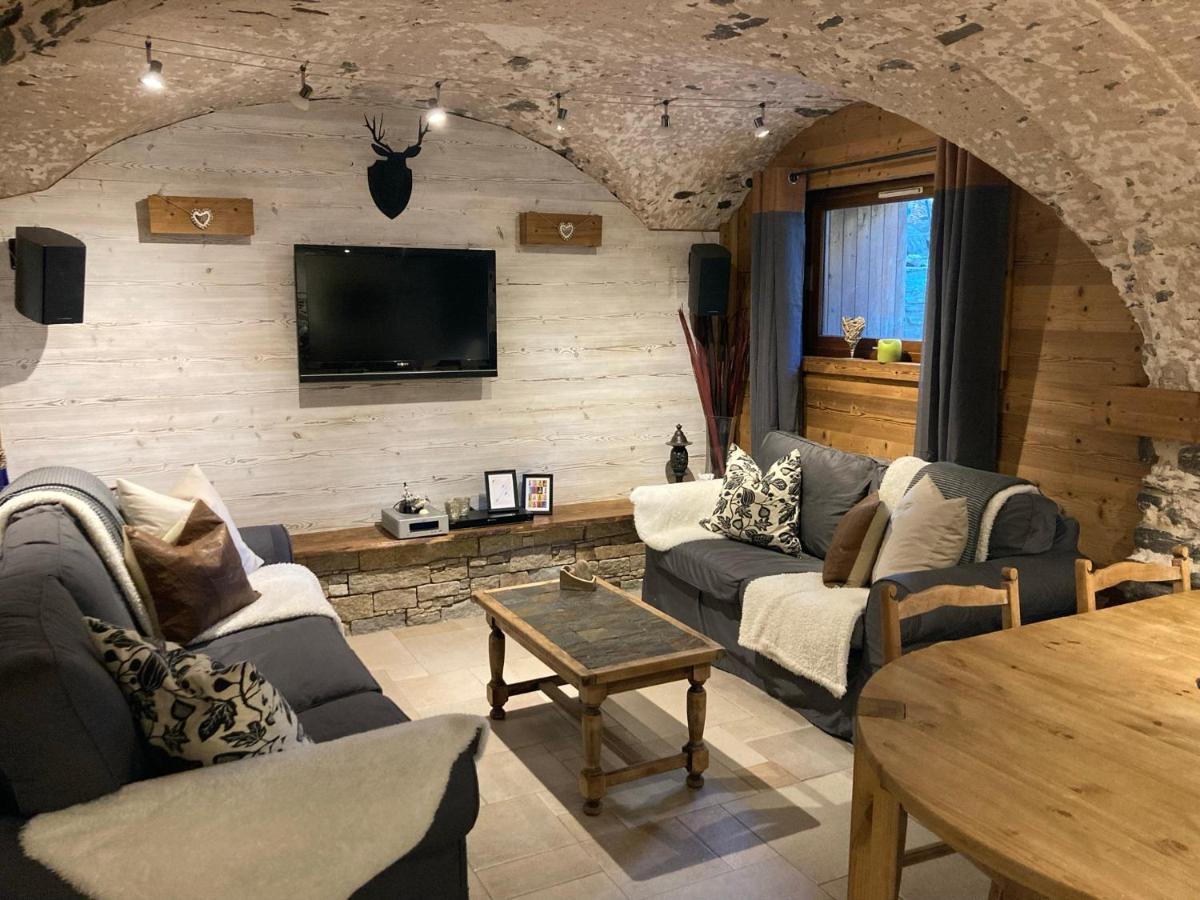 Two Bedroom Apartment La Voute, Chandon Near Meribel - Sleeps 4 Adults Or 2 Adults And 3 Children Les Allues Экстерьер фото